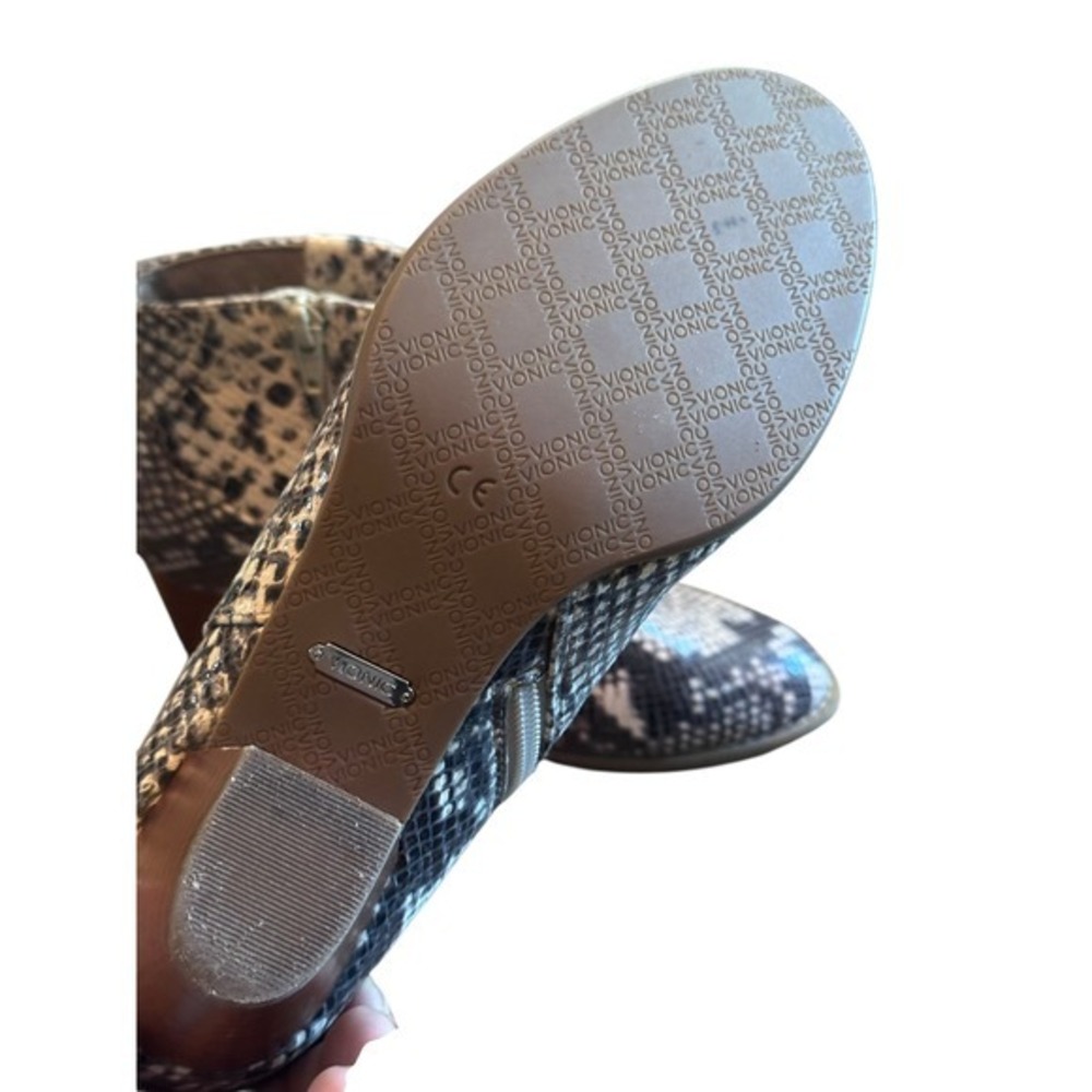 Vionic Orthaheel Windom Leather Ankle Boots in SnakeskinSize 7 - Picture 2 of 7